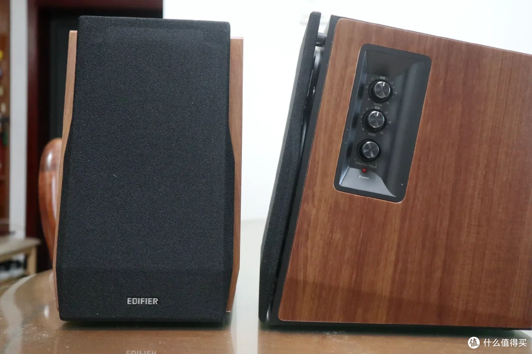 谁说电视机只能配回音壁?漫步者R1700BT+音箱:双单元66W功率