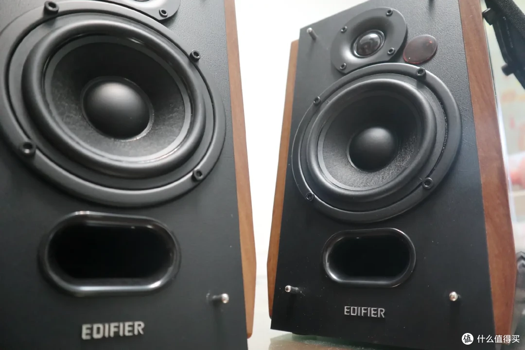 谁说电视机只能配回音壁?漫步者R1700BT+音箱:双单元66W功率