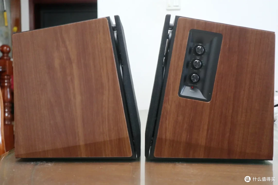 谁说电视机只能配回音壁?漫步者R1700BT+音箱:双单元66W功率