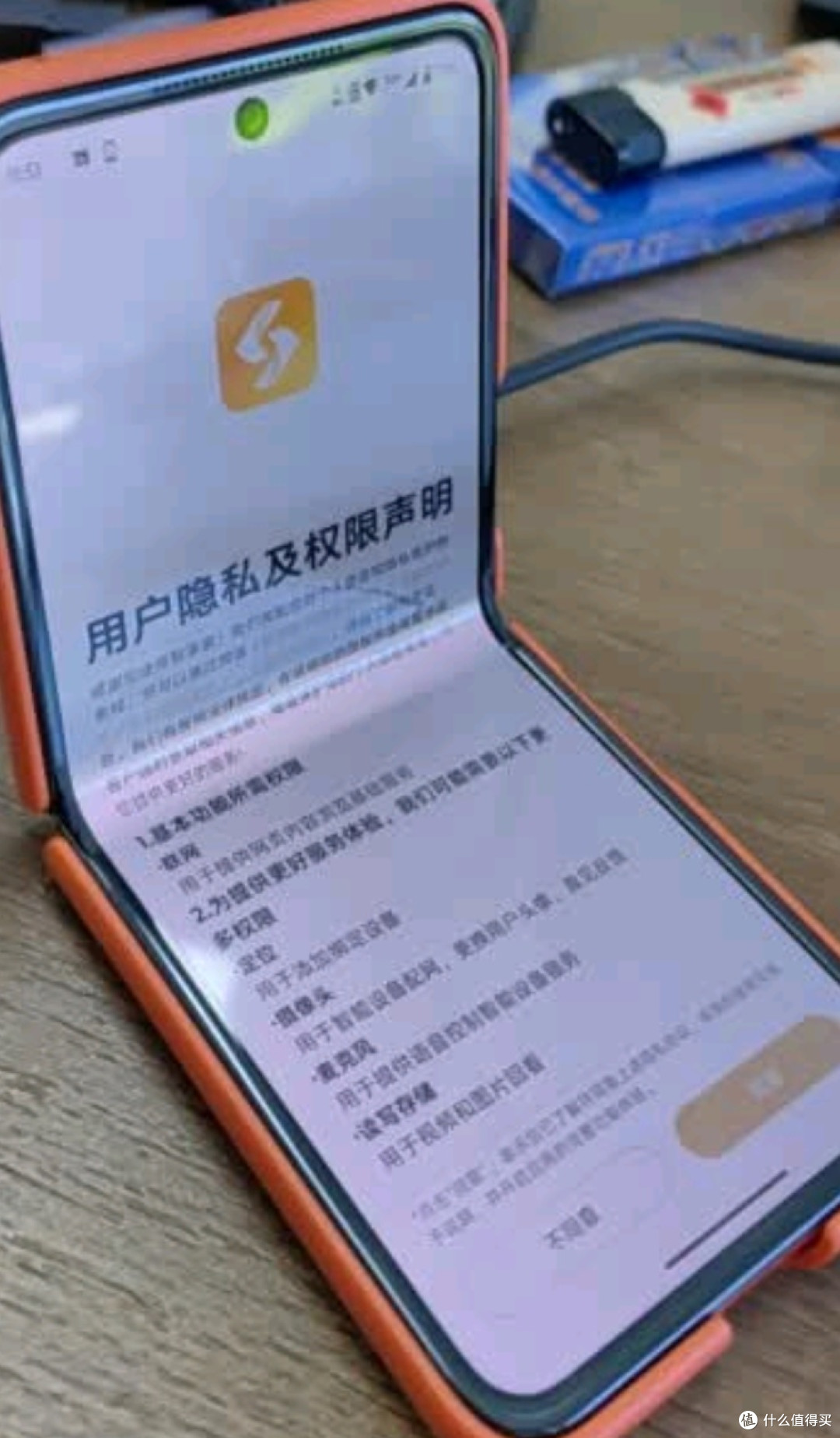 摩托罗拉Razr 50:折叠屏里的时尚新宠