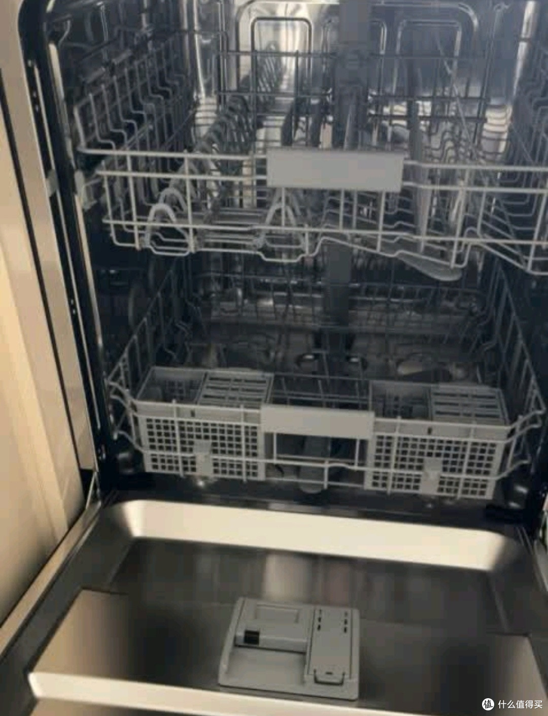 大容量洗碗机满足大家庭需求