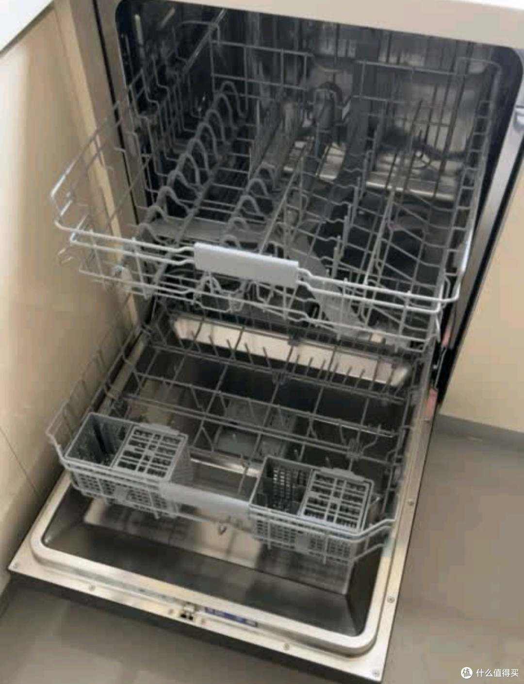大容量洗碗机满足大家庭需求