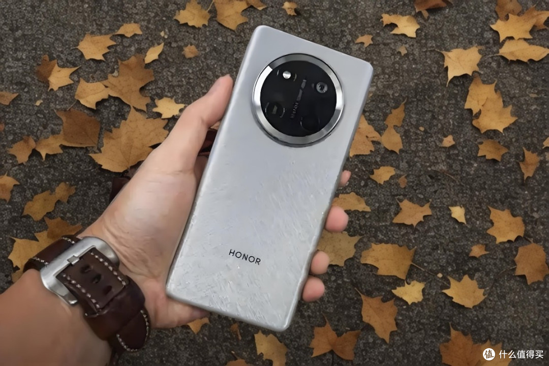 1000元手机怎么选？6600mAh+护眼屏，关键是长得像华为Mate70