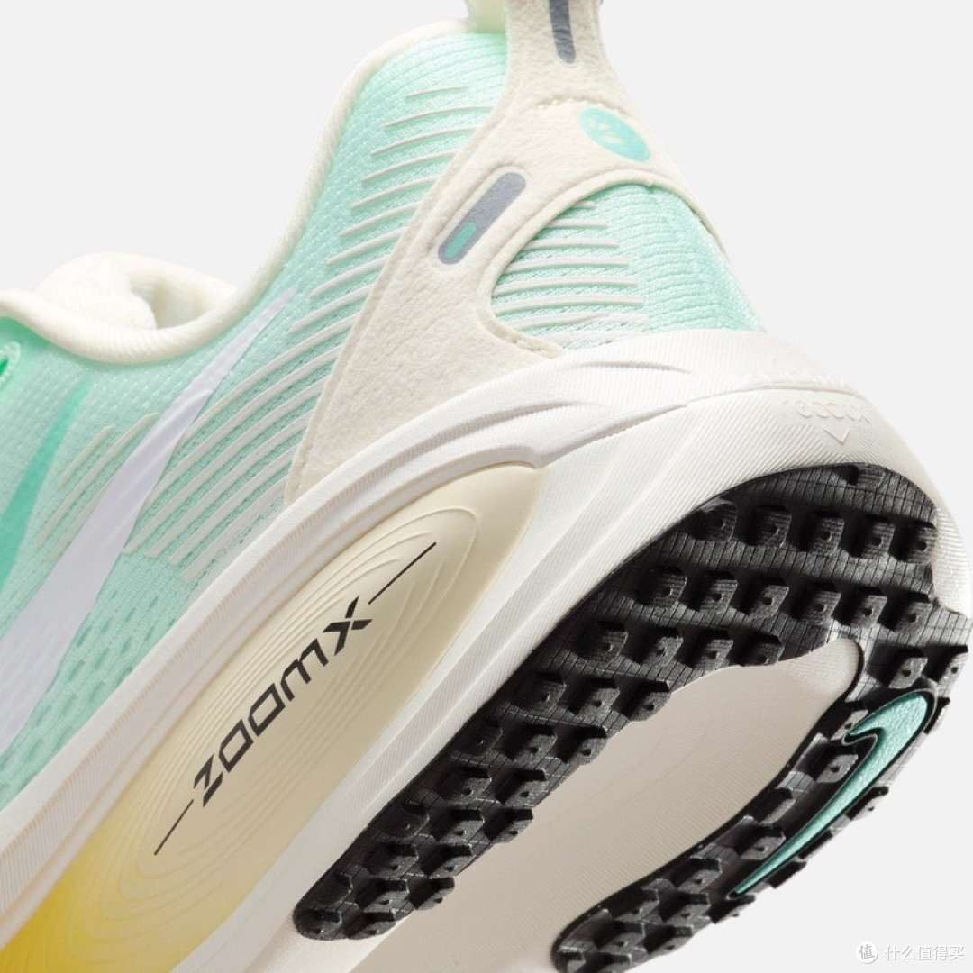 NIKE VOMERO 18耐克迈柔公路跑步鞋:超强缓震,重塑路跑新体验