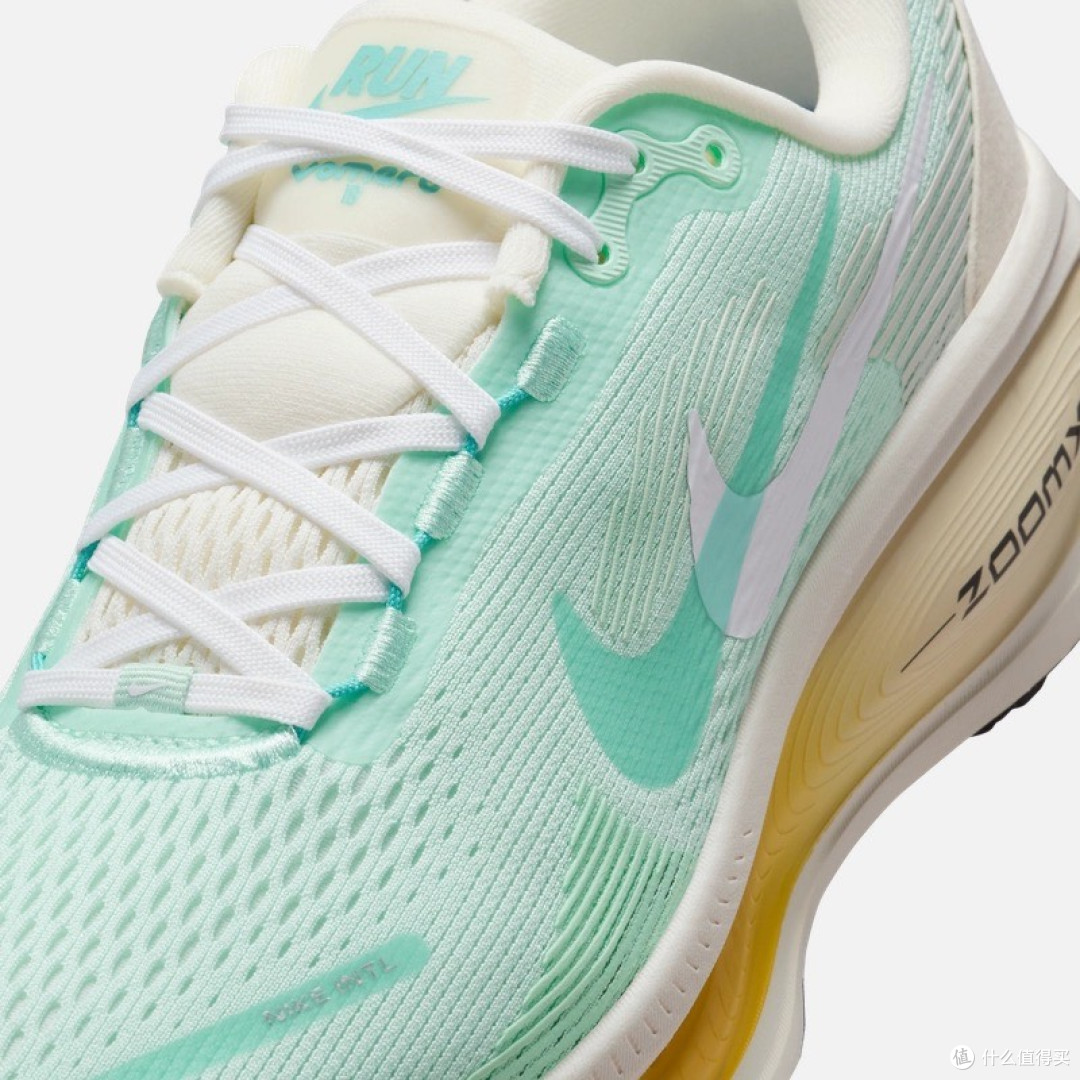 NIKE VOMERO 18耐克迈柔公路跑步鞋:超强缓震,重塑路跑新体验
