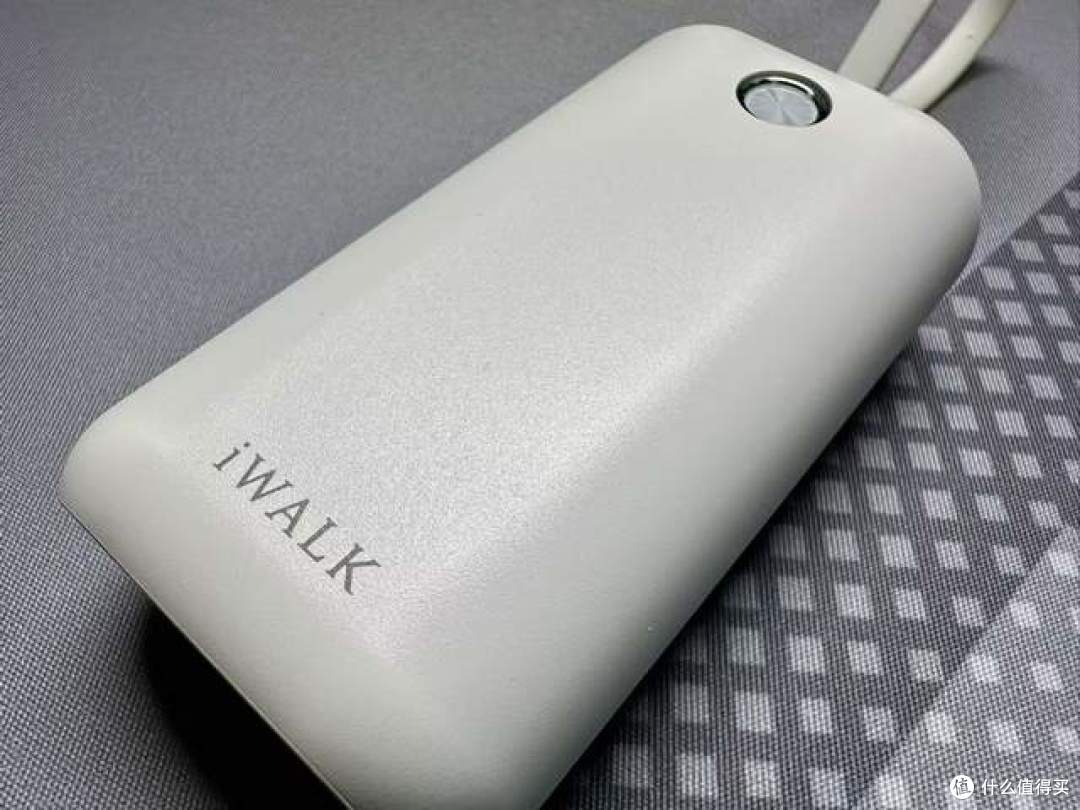 iWALK爱沃可小冰棍迷你充电宝开箱图赏，小巧身躯强大能量