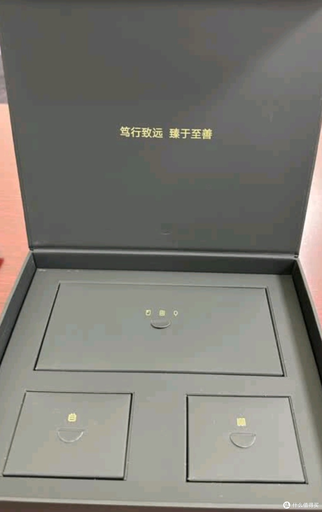 荣耀Magic V2折叠屏超轻薄设计零风险护眼双屏骁龙8Gen2领先版