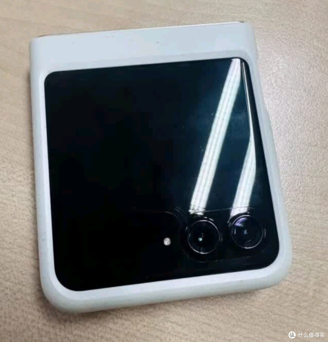 摩托罗拉 联想moto razr 60 第六代折叠屏 60万次折叠认证