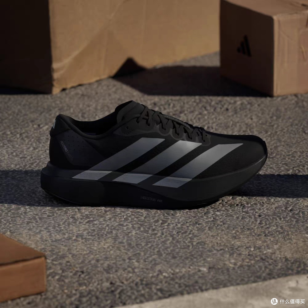 阿迪达斯Adizero Evo SL：超轻透气竞训跑鞋