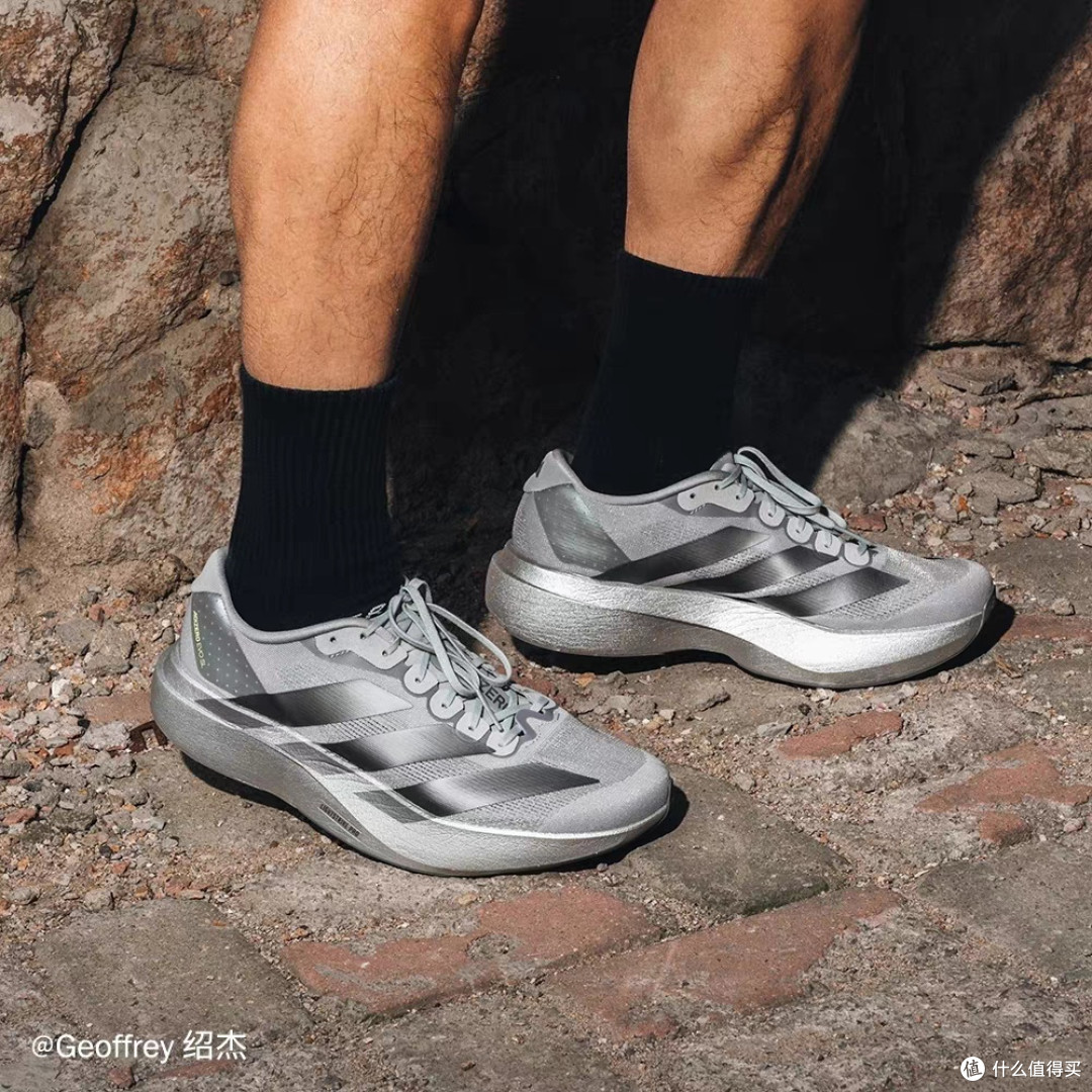 阿迪达斯Adizero Evo SL：超轻透气竞训跑鞋