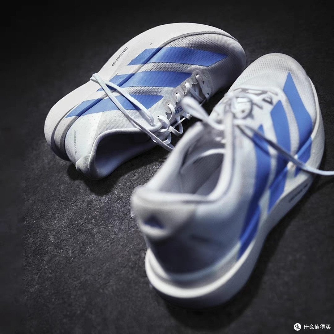 阿迪达斯Adizero Evo SL：超轻透气竞训跑鞋