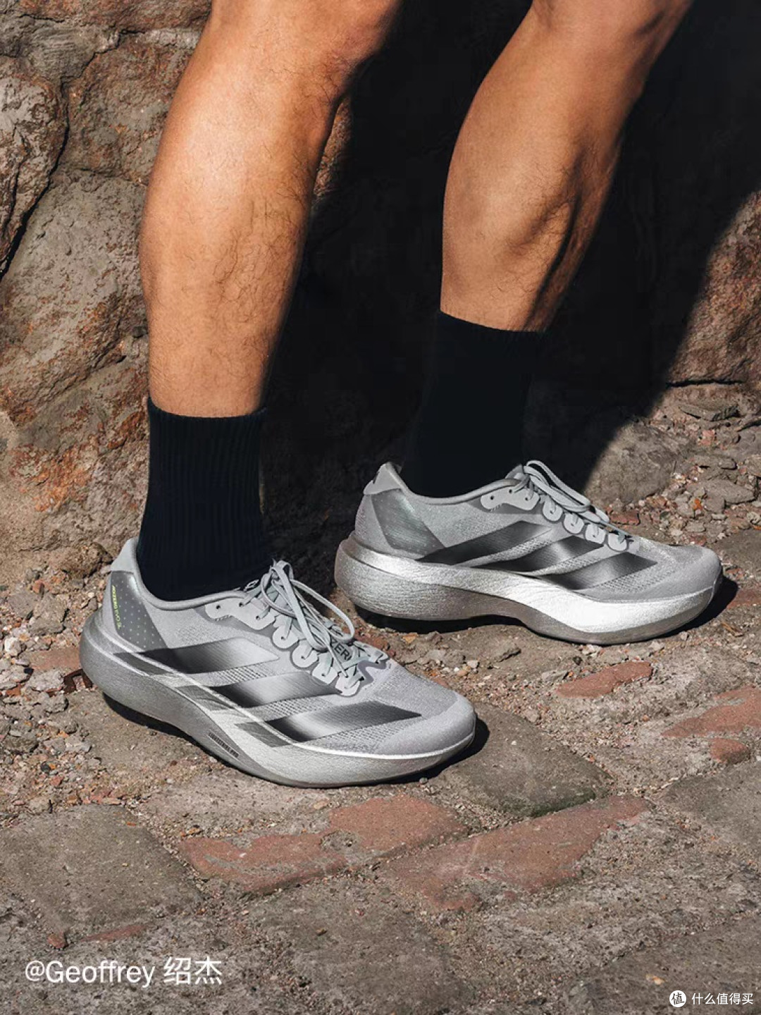 阿迪达斯Adizero Evo SL：超轻透气竞训跑鞋