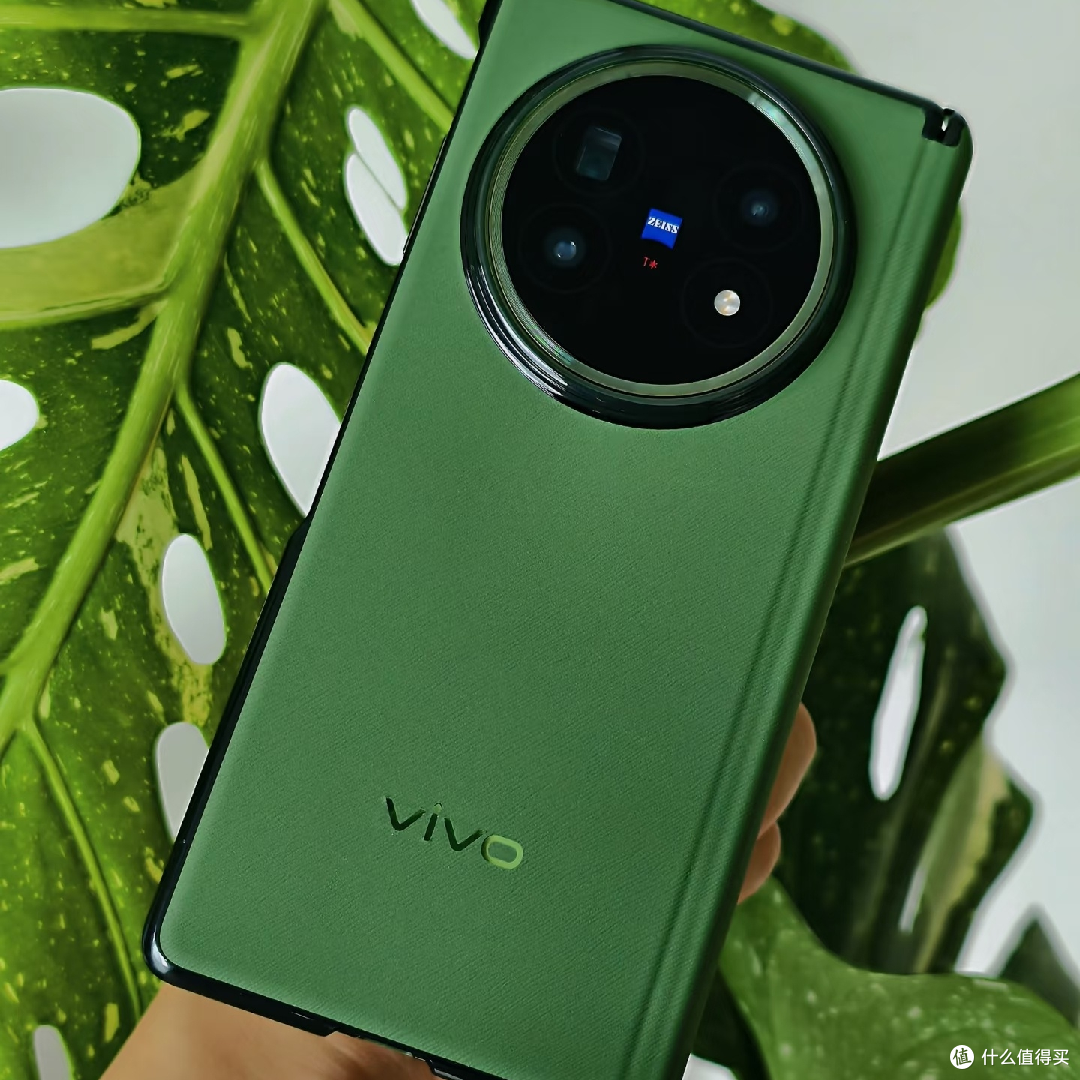 vivo X Fold5新色青松绿亮相!