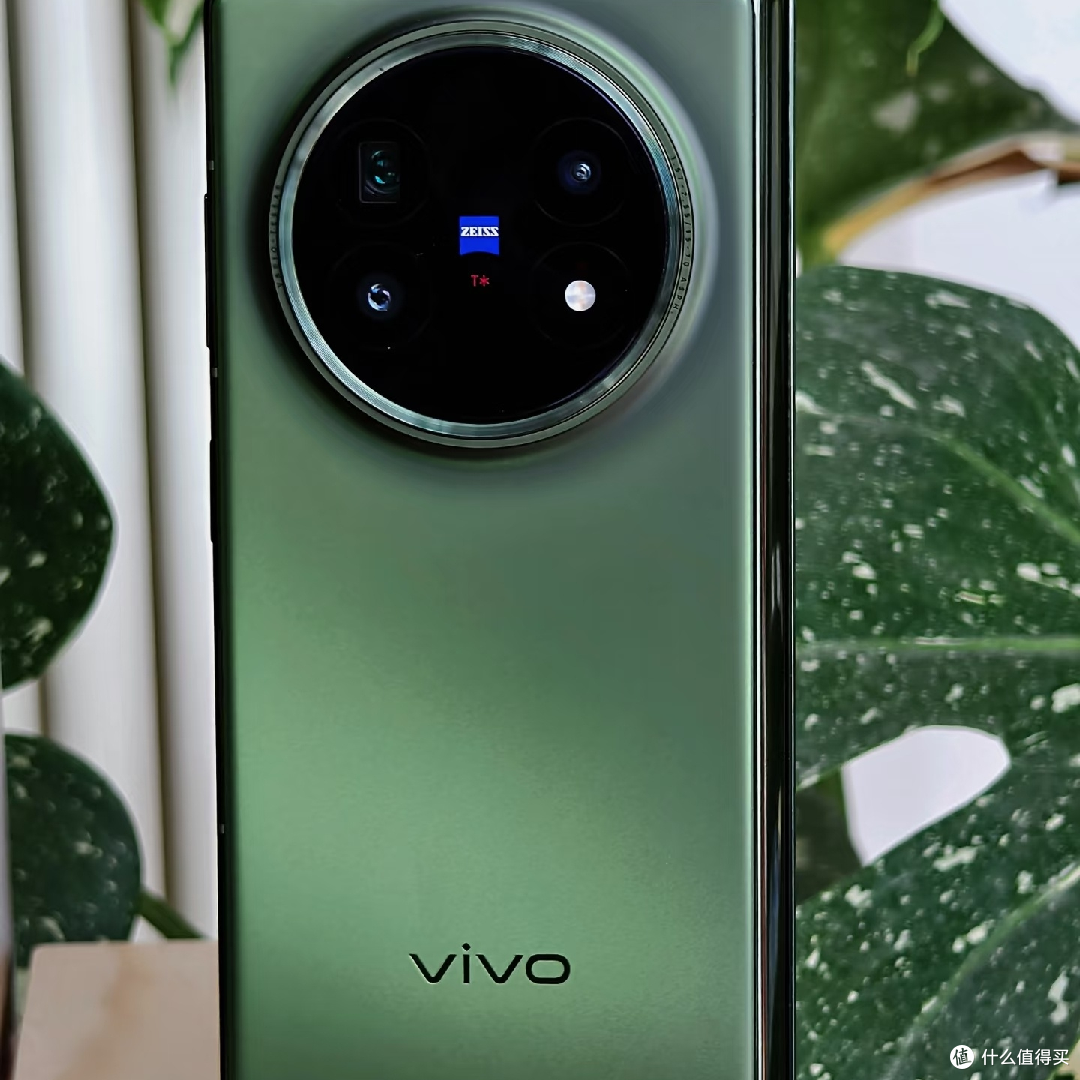 vivo X Fold5新色青松绿亮相!