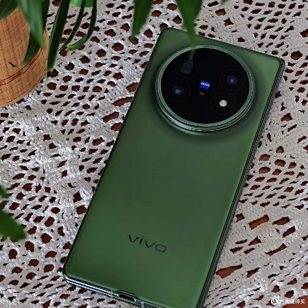 vivo X Fold5新色青松绿亮相!