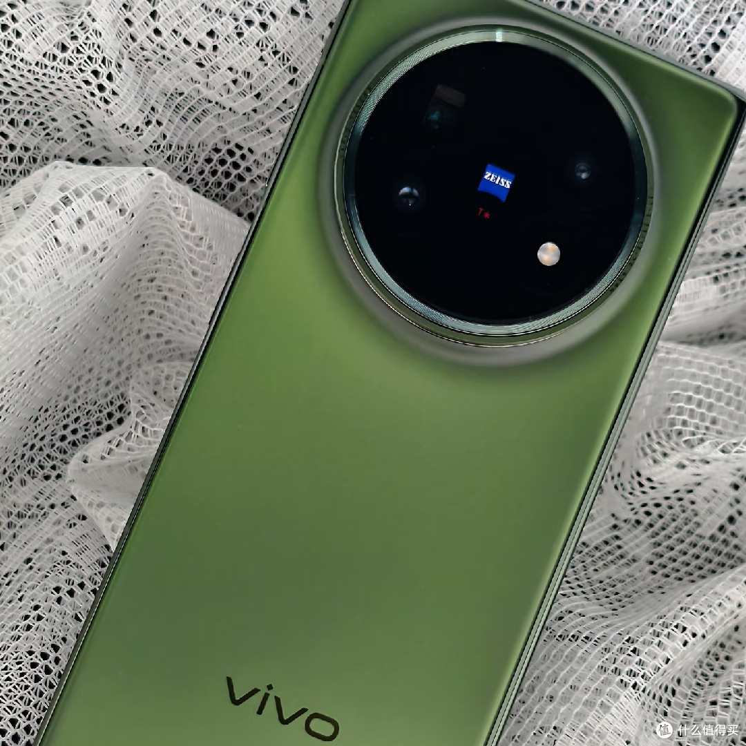vivo X Fold5新色青松绿亮相!