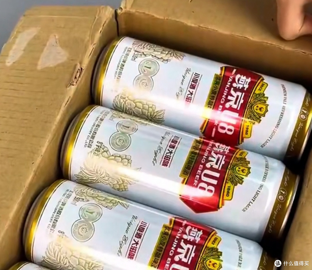 朋友小聚,燕京啤酒U8小度酒成了桌上的“香饽饽”