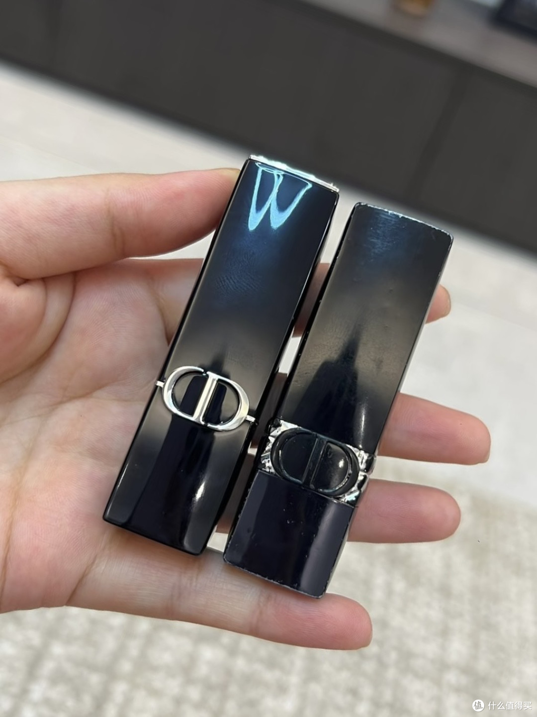 迪奥烈艳蓝金唇膏：一抹倾心的法式优雅