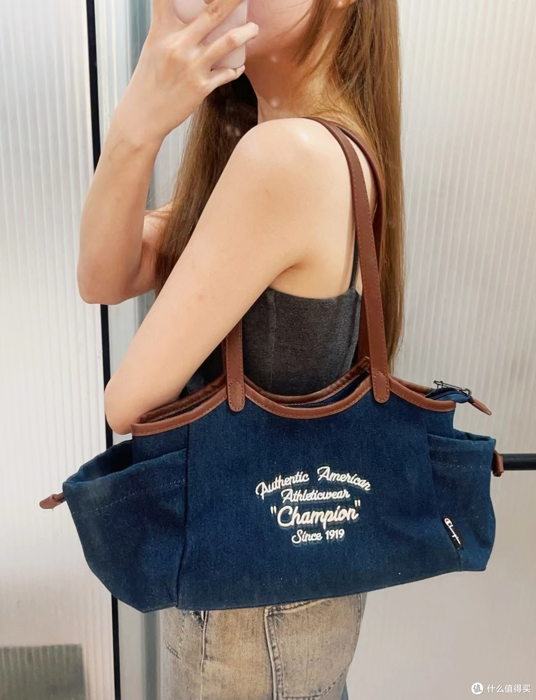 牛仔托特包:Champion Bat Baguette Bag SS25 墨蓝色手提包