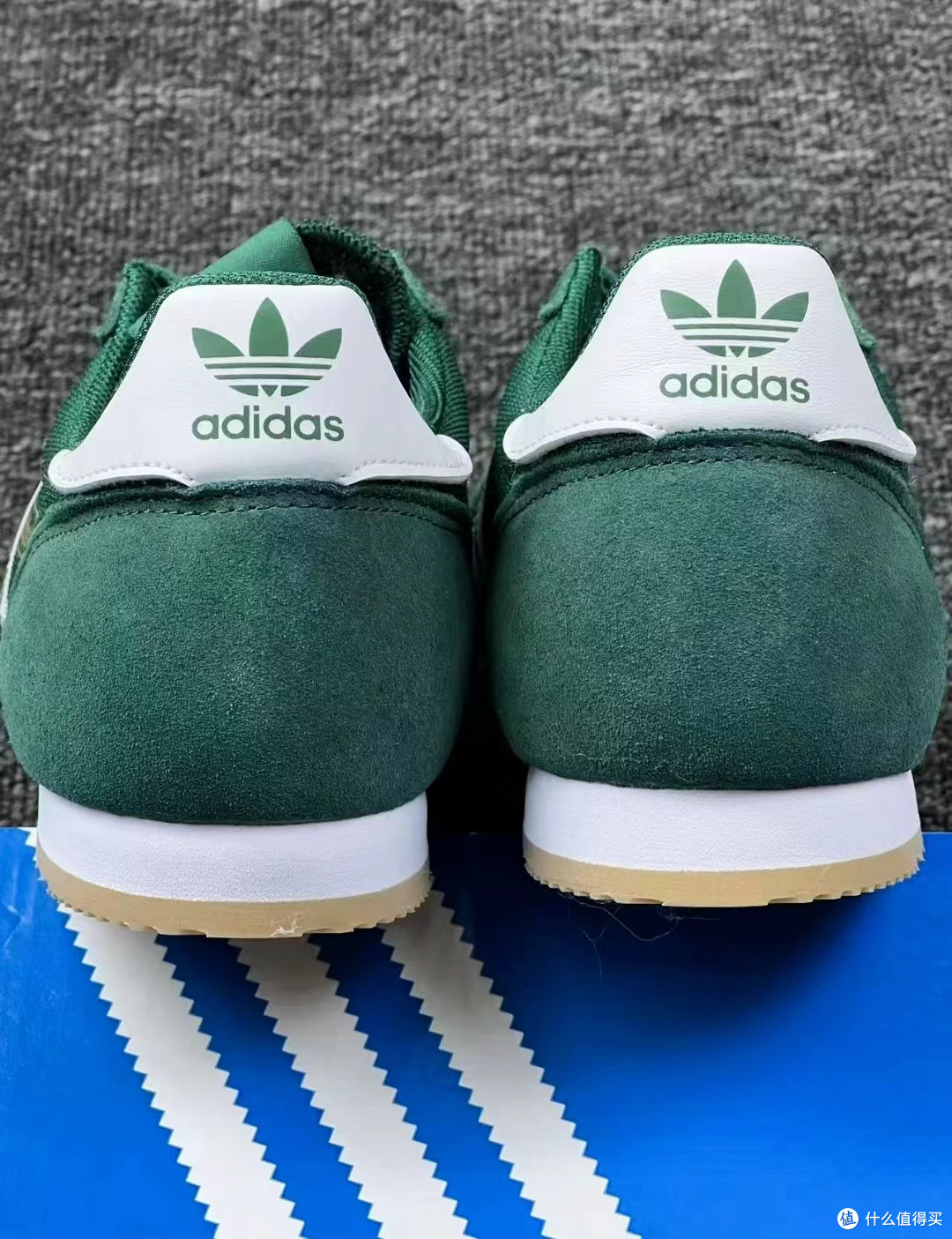 adidas originals R71 休闲鞋:复古与时尚的碰撞,带来舒适出行体验