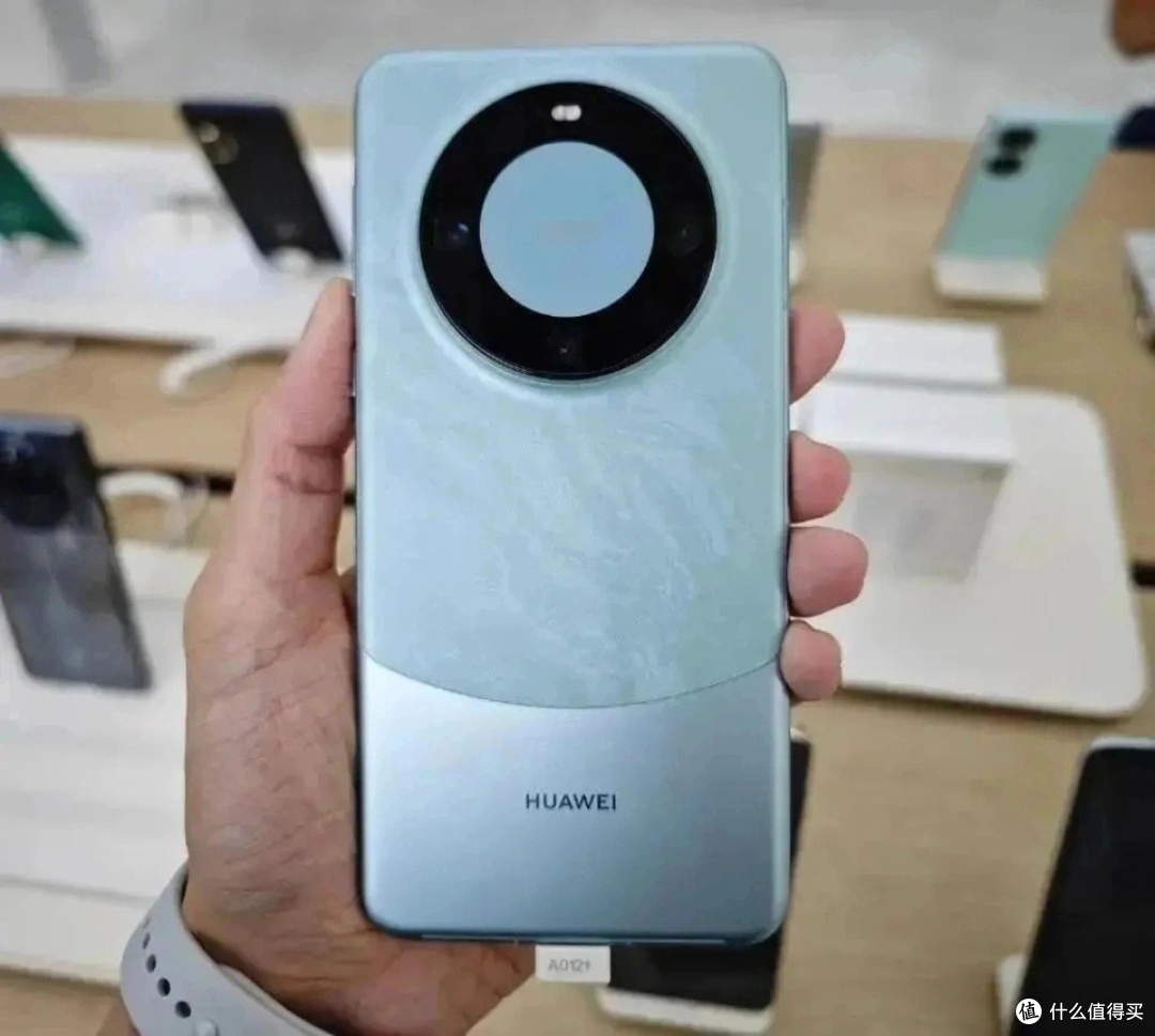 华为开启“清仓模式”，512GB下跌1581元，卫星通话+IP68防水