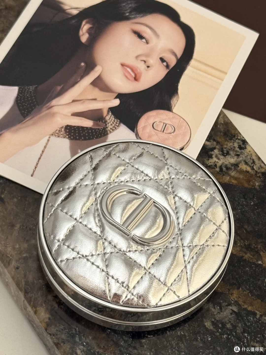 迪奥锁妆气垫：冷萃工艺打造干爽妆效