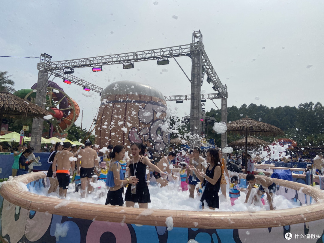 夏日狂欢胜地:广州长隆水上乐园,世界级设施。