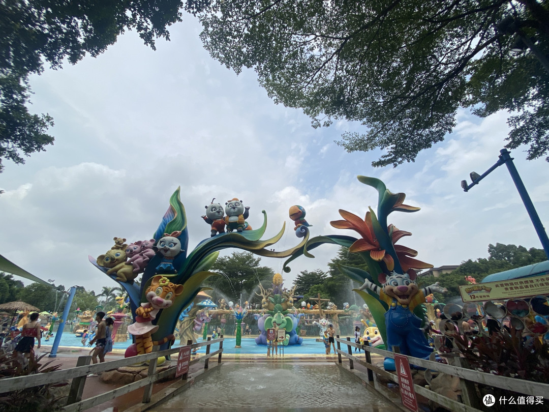夏日狂欢胜地:广州长隆水上乐园,世界级设施。
