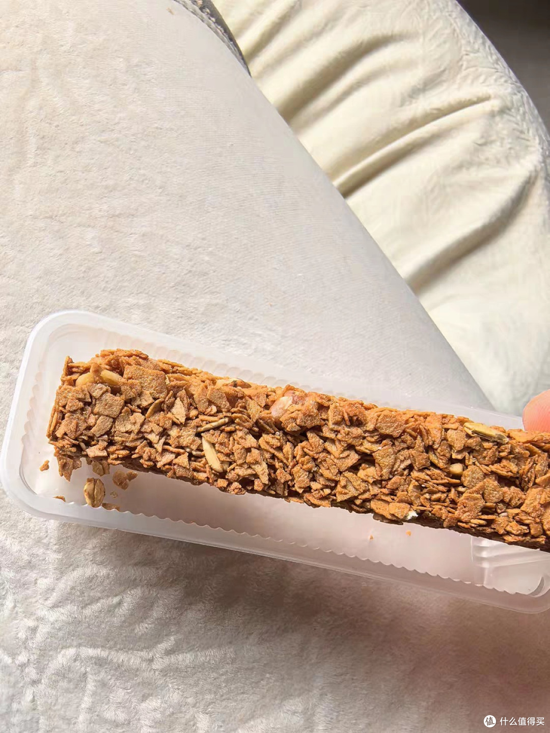 酥脆能量匣：良品铺子每日坚果蛋白棒的元气革命