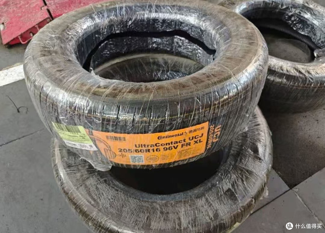 德国马牌（Continental）汽车轮胎 205/60R16 96V XL UCJ 
