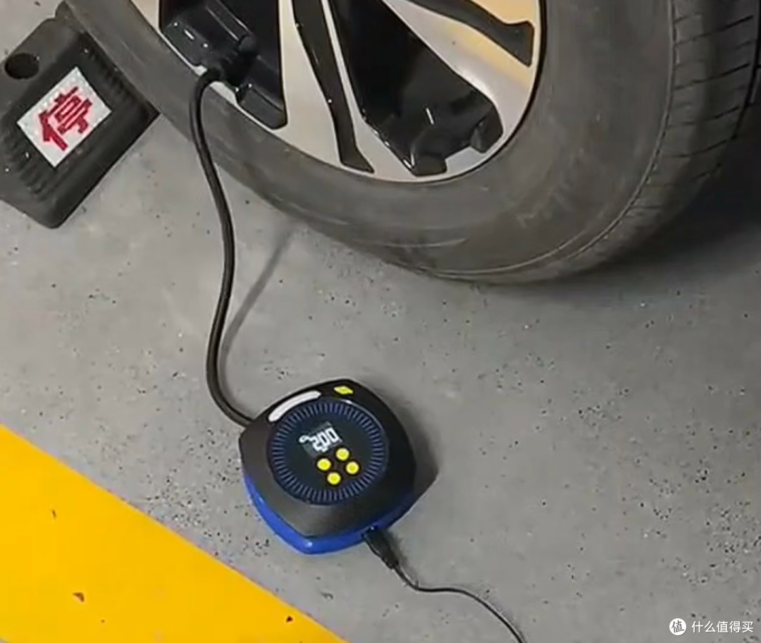出行必备！米其林M2201充气泵