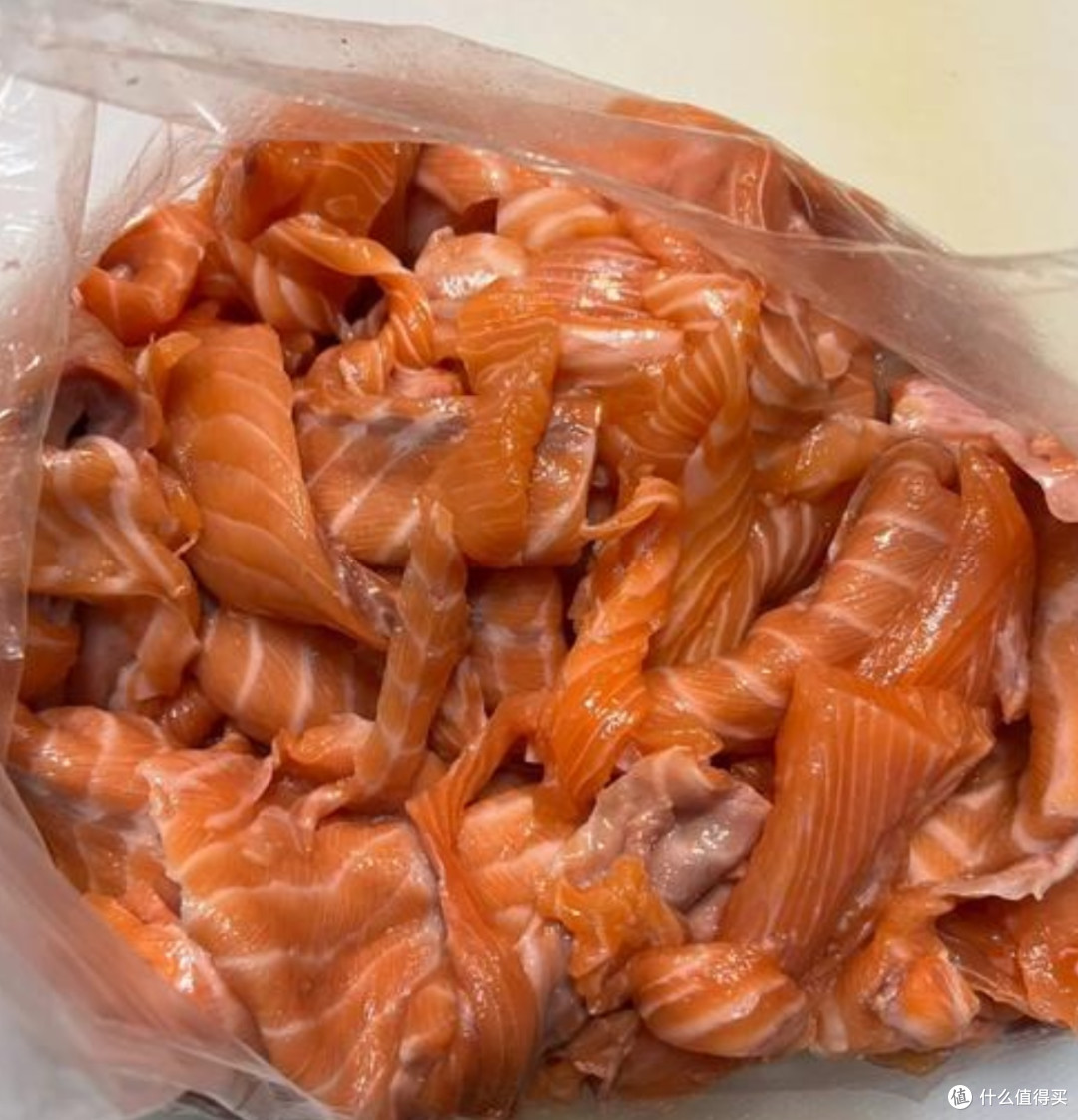 这碗三文鱼蛋炒饭也太顶了!边角料逆袭成王炸,香到邻居来敲门啦