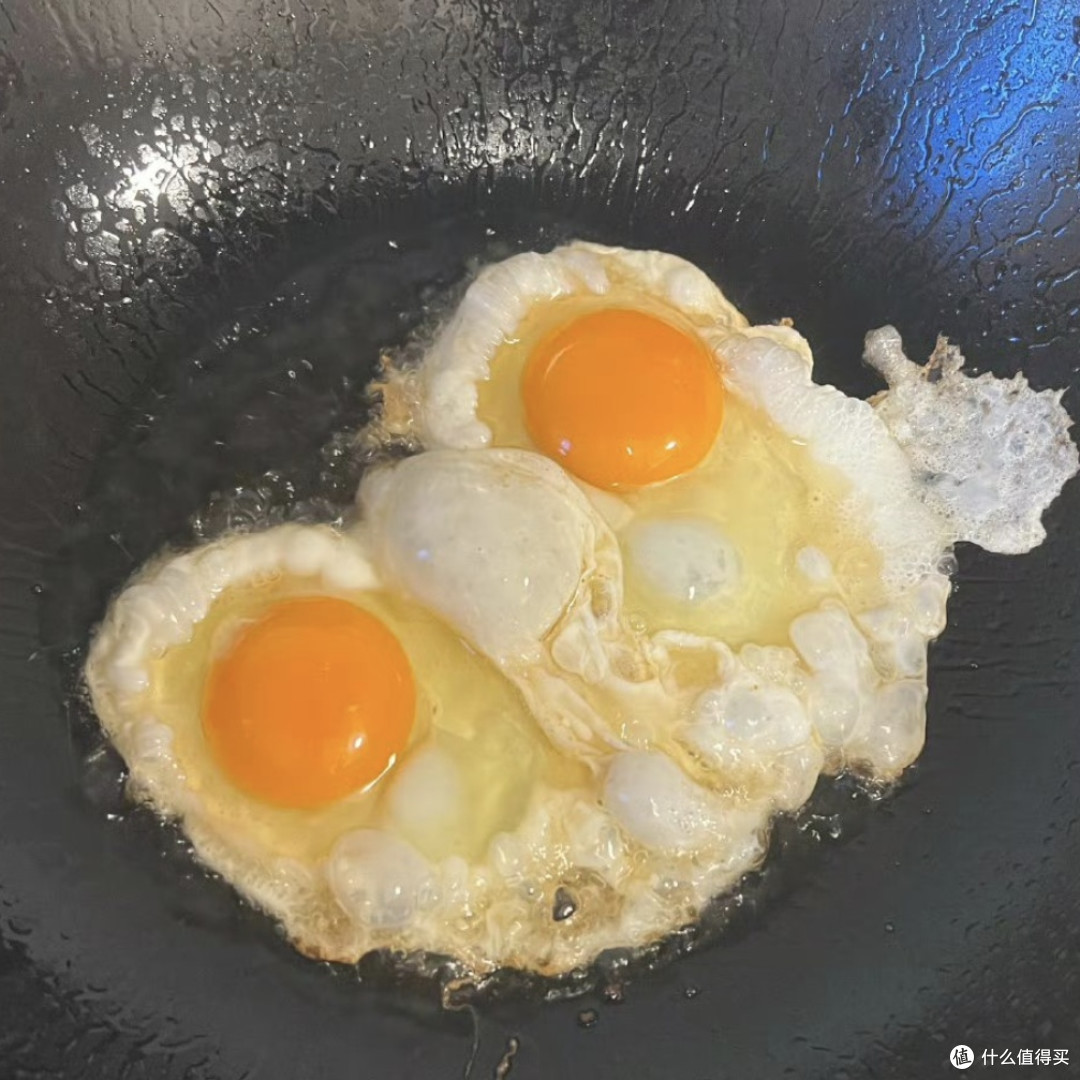 三文鱼边角料 + 隔夜饭 = ?邻居砸门求教程的销魂炒饭?