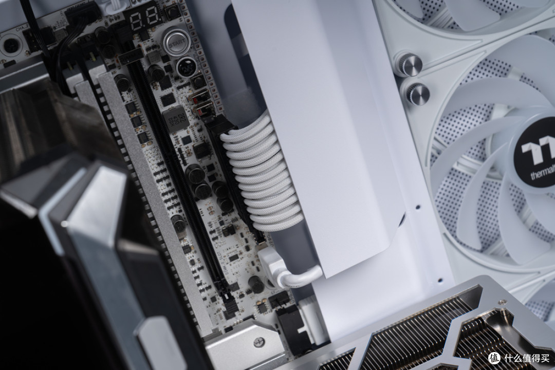 分形工艺Meshify3 XL+ROG Z890APEX+影驰4070Ti S金属大师装机