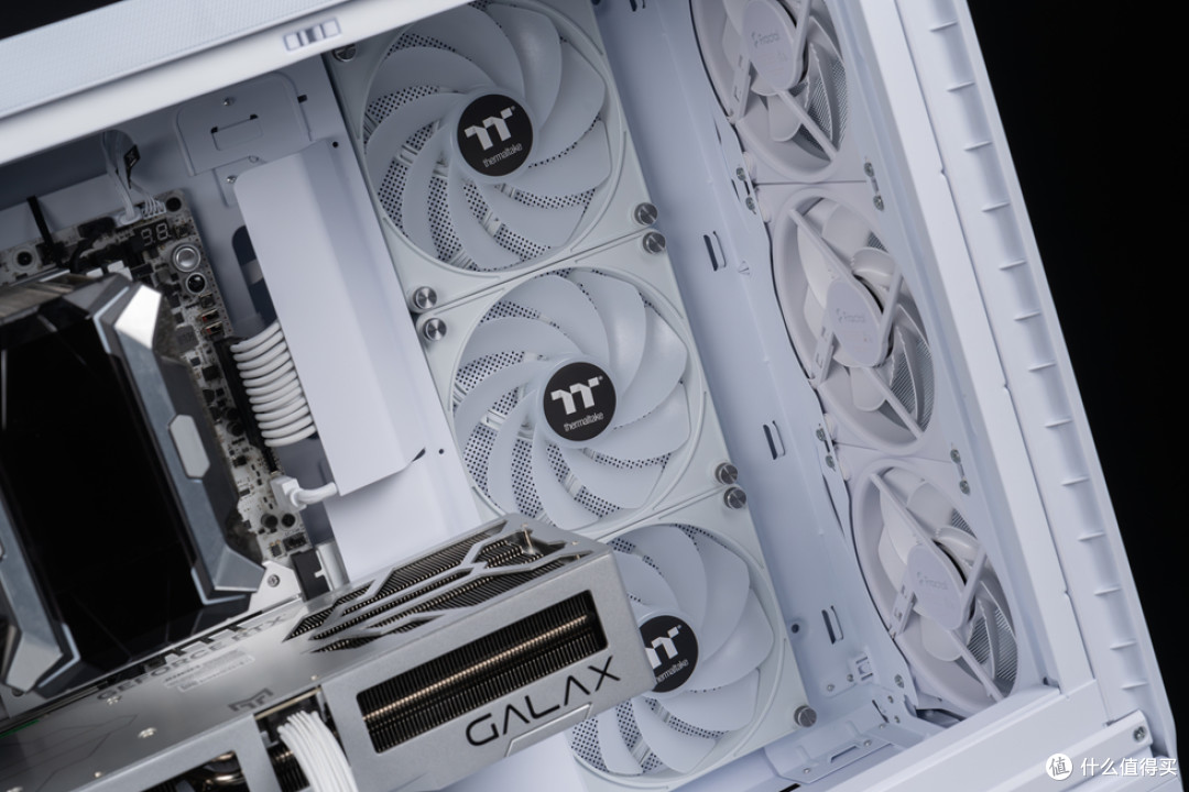 分形工艺Meshify3 XL+ROG Z890APEX+影驰4070Ti S金属大师装机