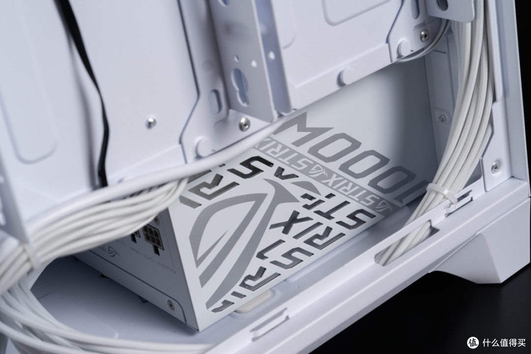 分形工艺Meshify3 XL+ROG Z890APEX+影驰4070Ti S金属大师装机