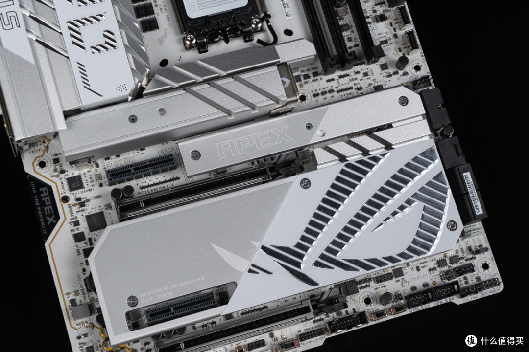 分形工艺Meshify3 XL+ROG Z890APEX+影驰4070Ti S金属大师装机