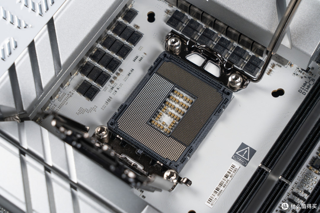 分形工艺Meshify3 XL+ROG Z890APEX+影驰4070Ti S金属大师装机