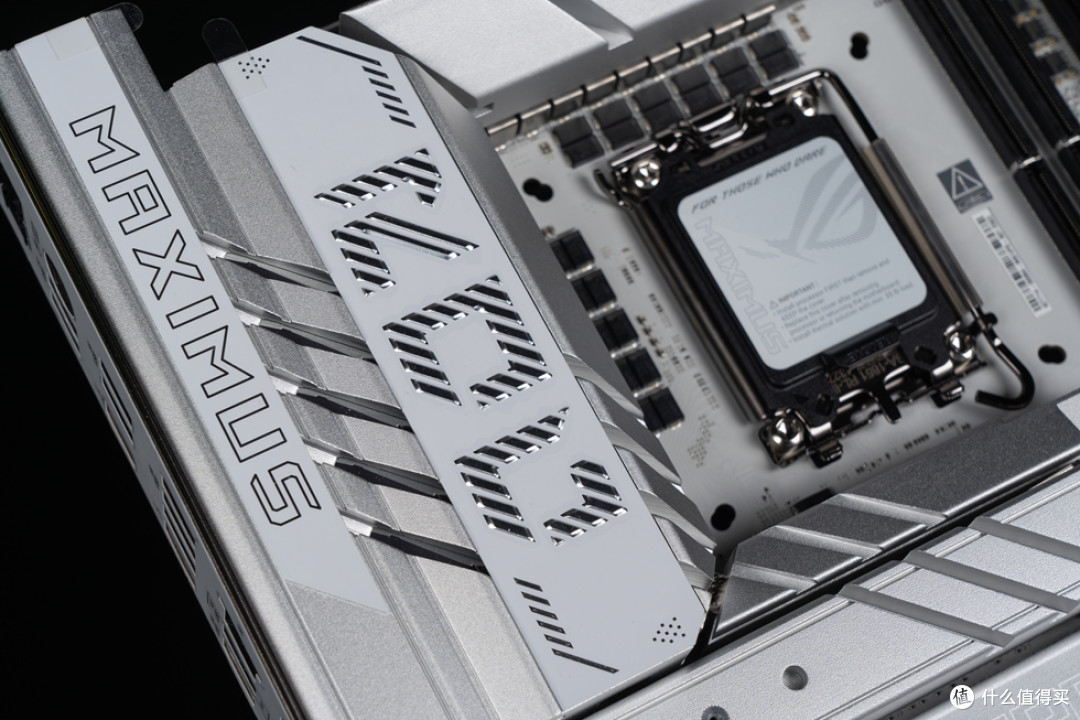 分形工艺Meshify3 XL+ROG Z890APEX+影驰4070Ti S金属大师装机