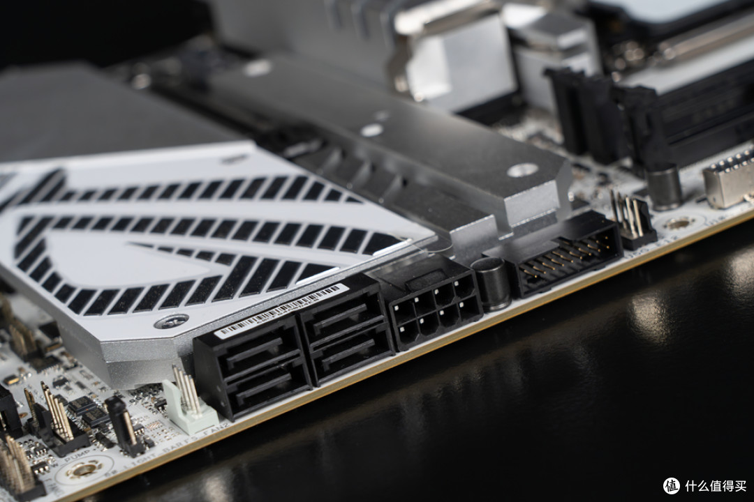 分形工艺Meshify3 XL+ROG Z890APEX+影驰4070Ti S金属大师装机