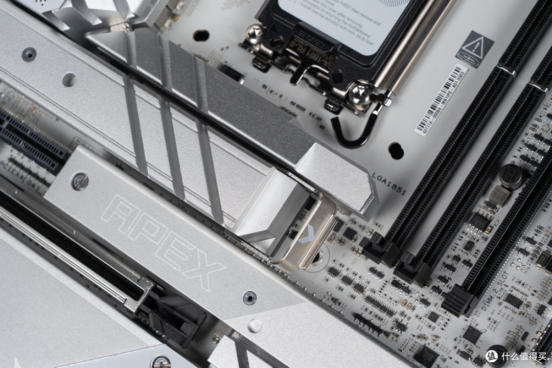 分形工艺Meshify3 XL+ROG Z890APEX+影驰4070Ti S金属大师装机