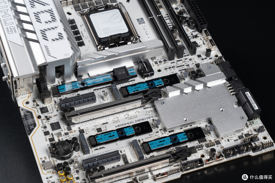 分形工艺Meshify3 XL+ROG Z890APEX+影驰4070Ti S金属大师装机