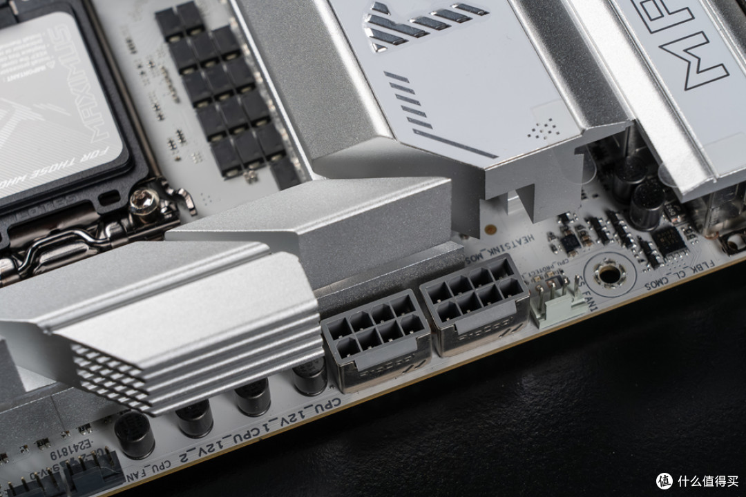 分形工艺Meshify3 XL+ROG Z890APEX+影驰4070Ti S金属大师装机