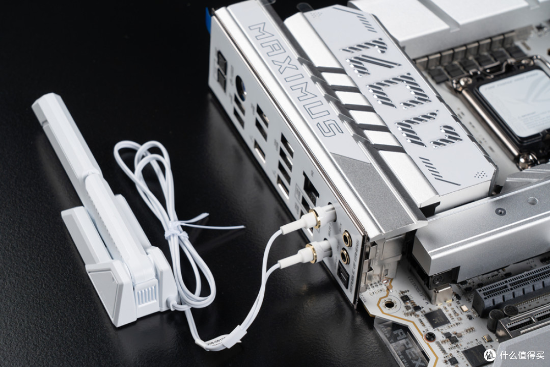 分形工艺Meshify3 XL+ROG Z890APEX+影驰4070Ti S金属大师装机