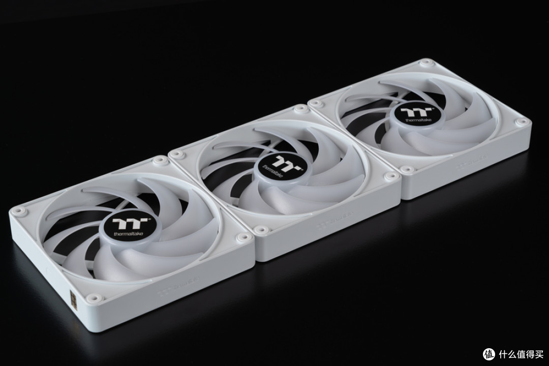 分形工艺Meshify3 XL+ROG Z890APEX+影驰4070Ti S金属大师装机