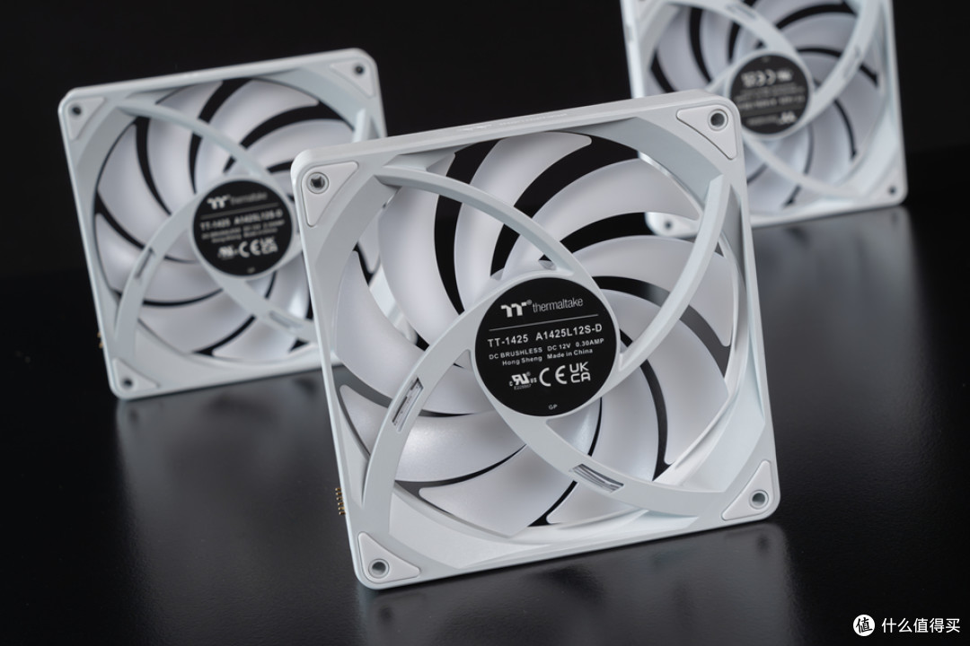 分形工艺Meshify3 XL+ROG Z890APEX+影驰4070Ti S金属大师装机