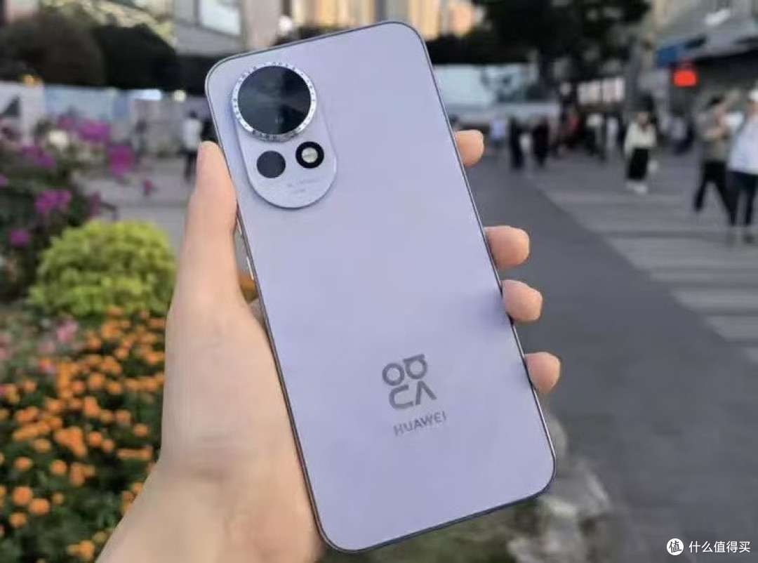 华为nova13对比nova12 Pro:一个直屏实用派,一个曲屏走精致路线
