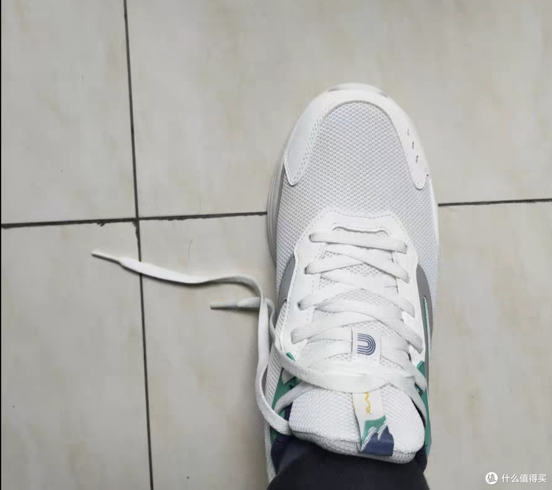 轻便透气的夏日运动鞋推荐
