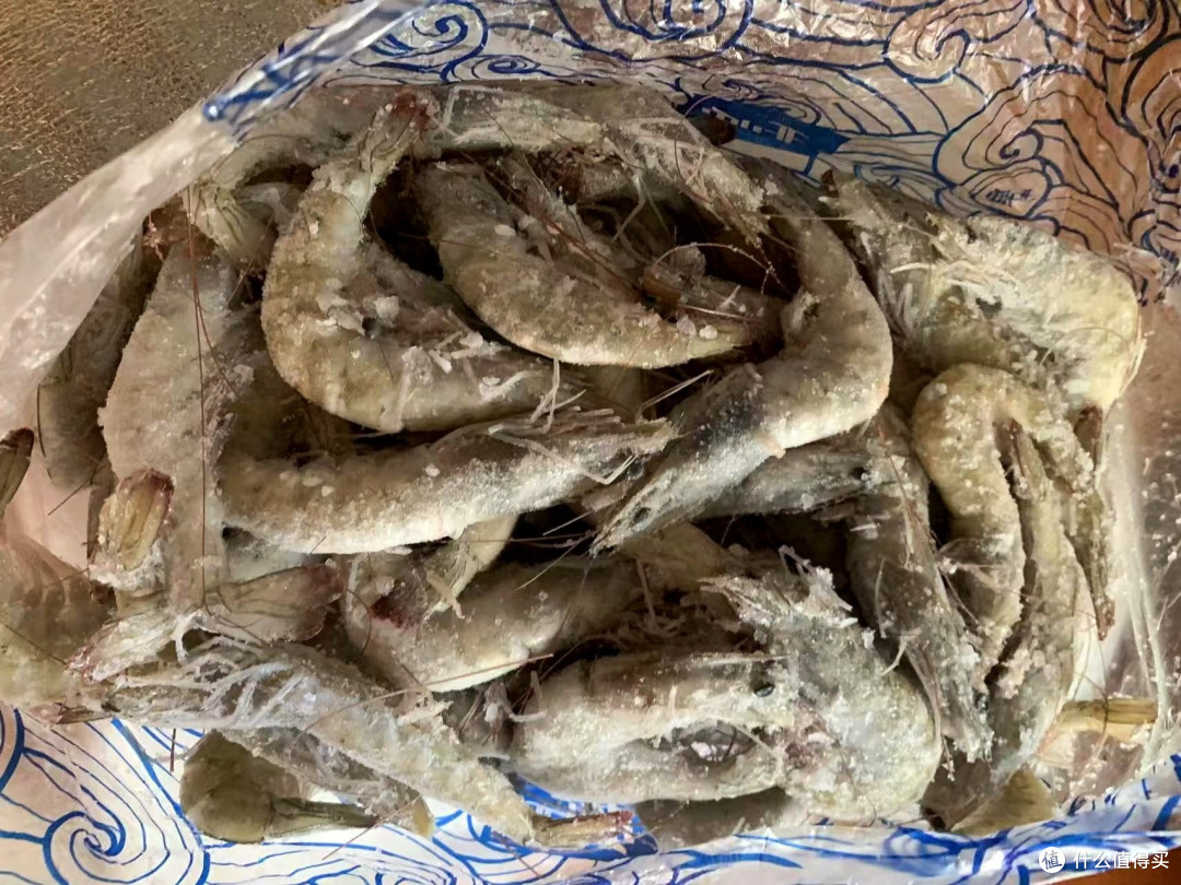 电商买的三斤净重的厄瓜多尔大虾,连包装超过了三斤,很满意。