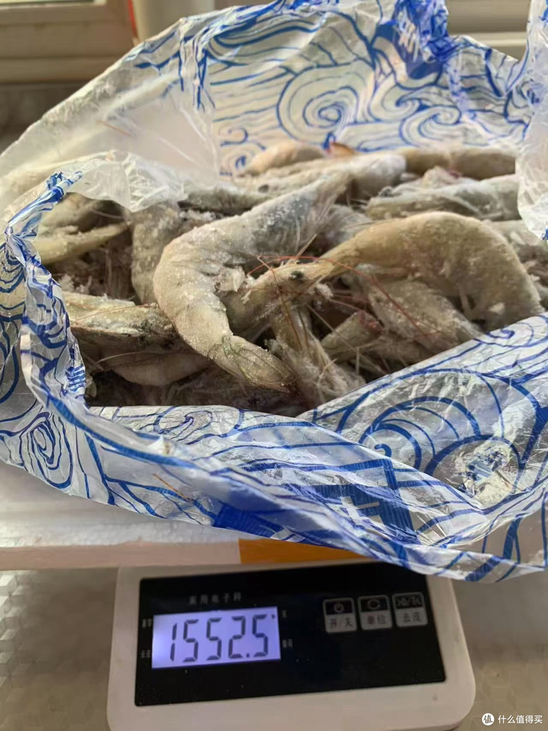 电商买的三斤净重的厄瓜多尔大虾,连包装超过了三斤,很满意。